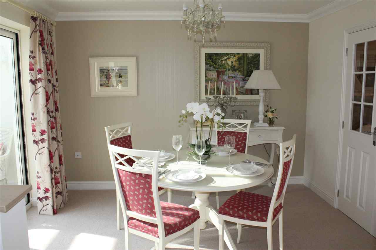 resized-2349823-Dining Room.JPG